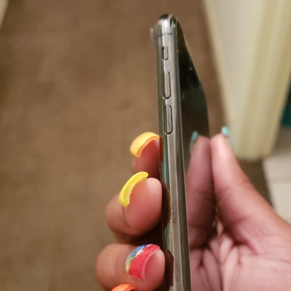 iPhone X - Picture 3 of 4